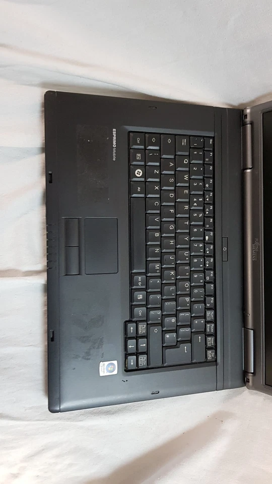 Fujitsu esprimo v5535 15.4" Laptop Intel Celeron 540 1GB 80GB, NO OS - Image 2 of 4