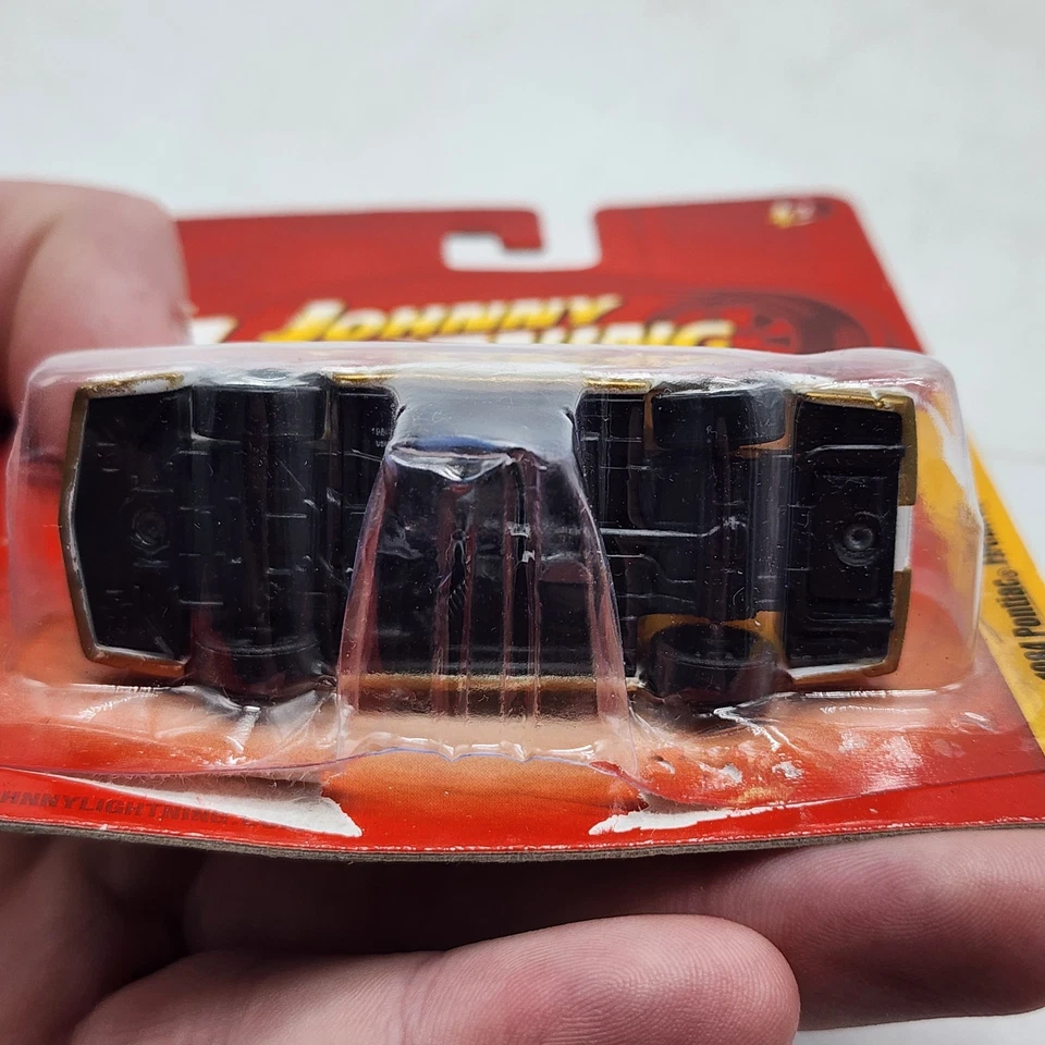 UH 2010 Johnny Lightning Forever 64 JL7 1984 Pontiac Firebird White Gold Sealed - Image 4 of 4