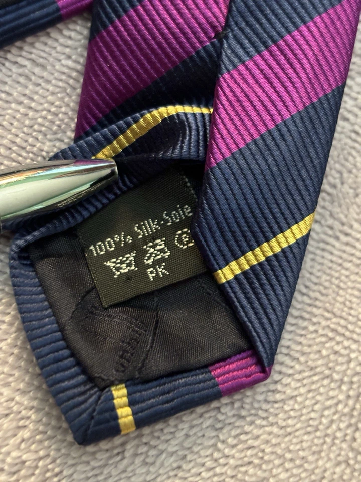 Corbata de seda Dunhill púrpura, azul marino y dorado a rayas 3 5/8 x 56 nueva sin etiquetas hecha en Inglaterra Foto 4 de 4