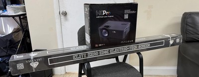 HCPRO 4400 projector with screen
