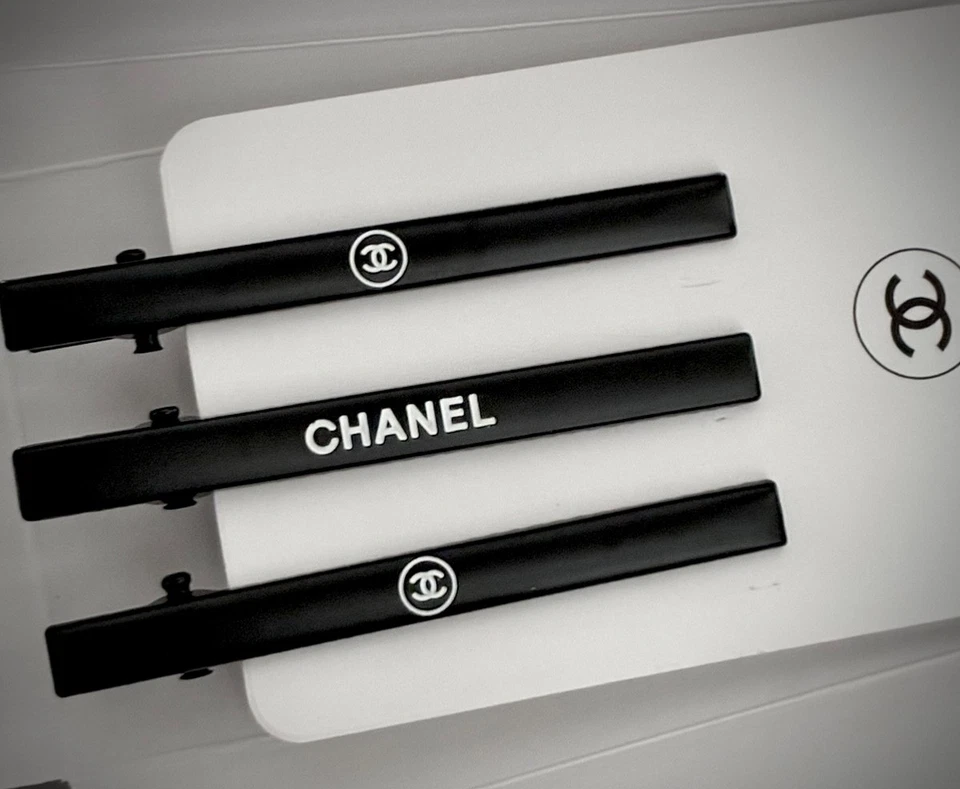 Nuevo • Pinzas para el cabello CHANEL negras con blancas • Trío en caja • Gran relleno de medias 🎄 Foto 3 de 4