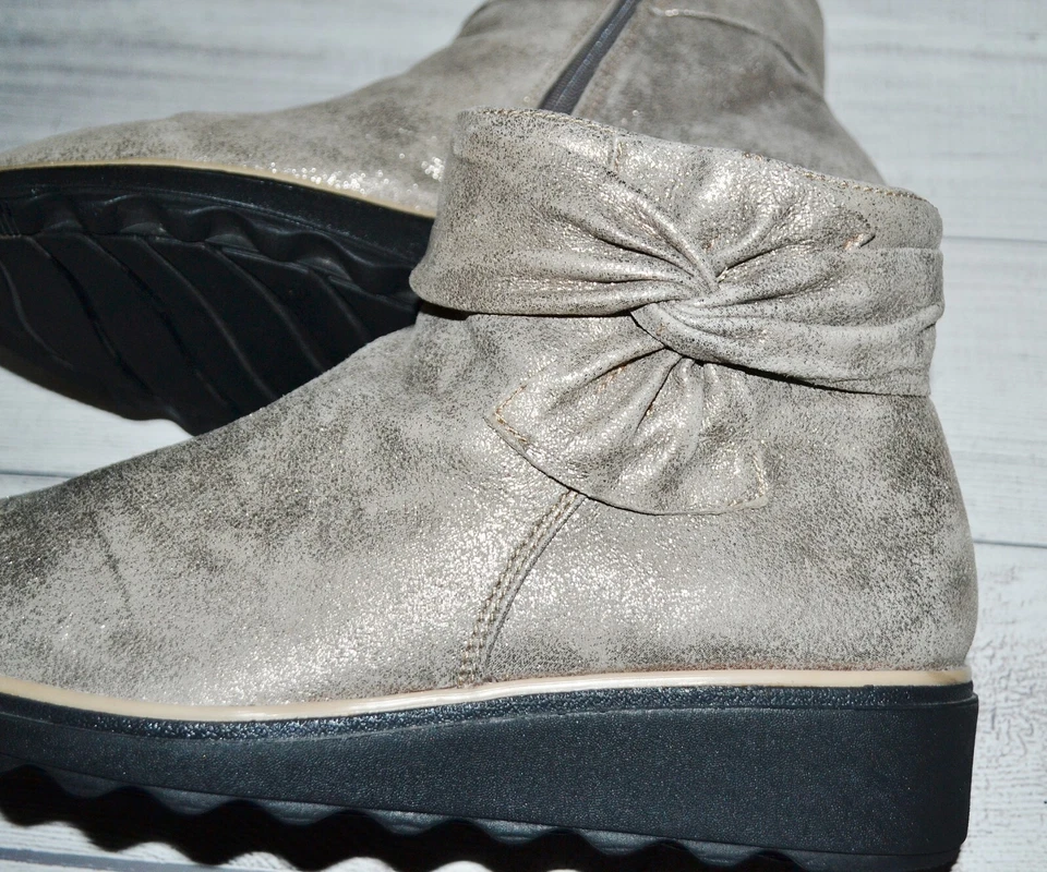 Botín al tobillo Clarks Sharon Salon para mujer de cuero dorado con cuña talla 9,5 M Foto 4 de 4