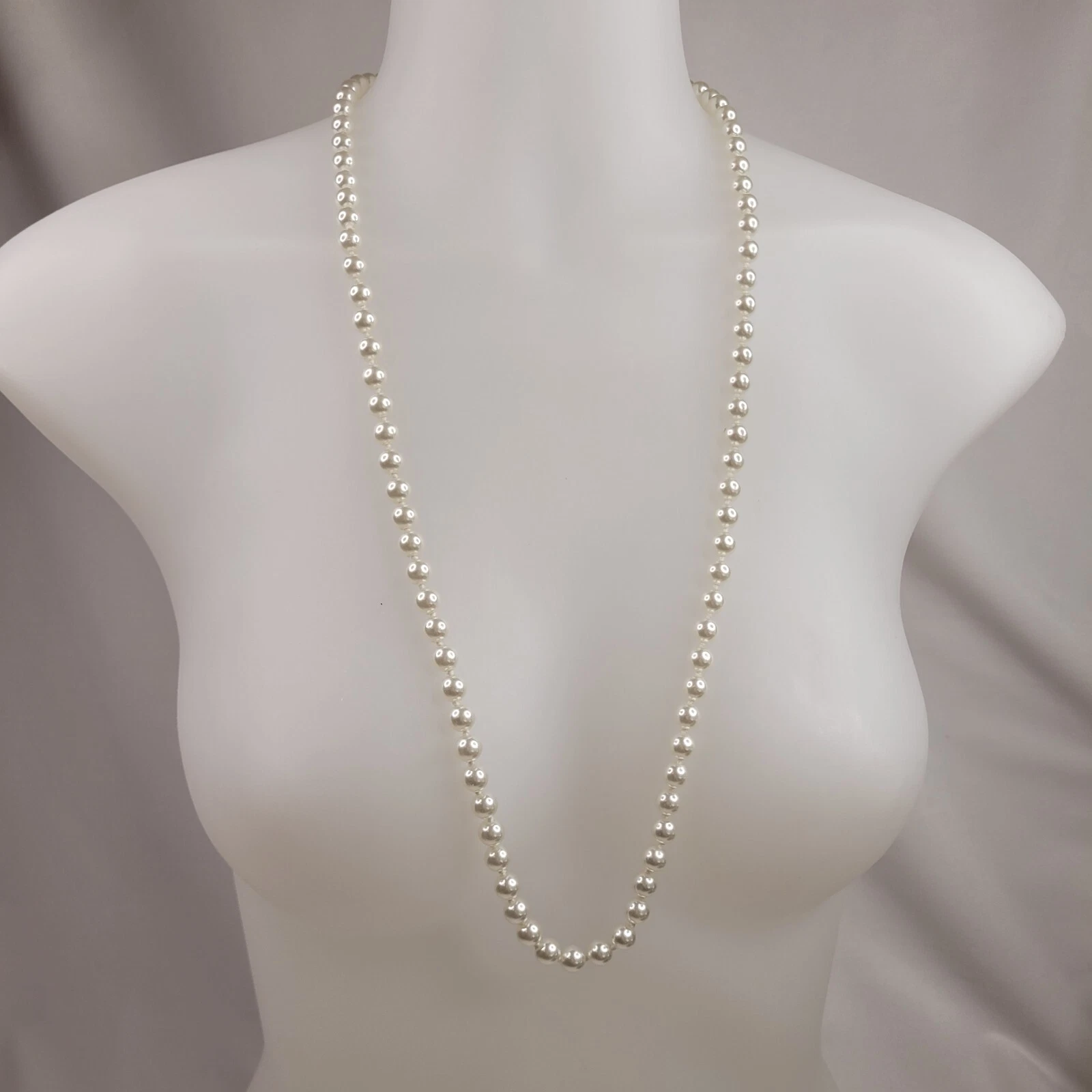 VETEMENTS Collana bigiotteria moda perle finte 8 mm annodata sopra la testa lunga circa 32"