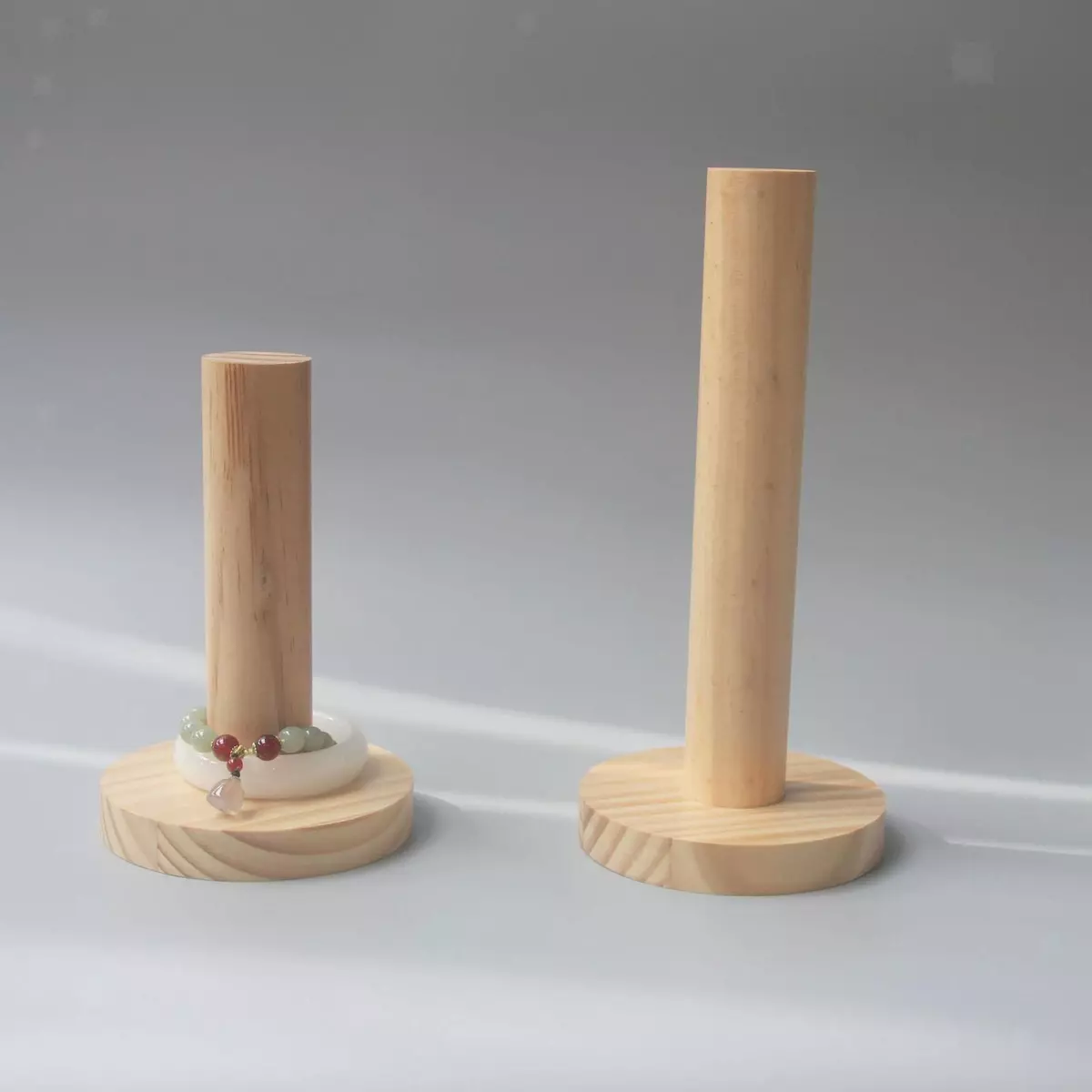 Vertical bracelet stand deals