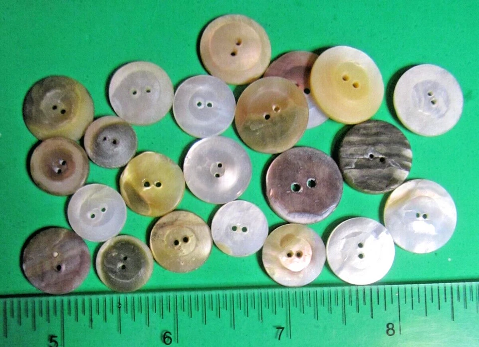 (20) ANTIQUE VINTAGE 1/2"-3/4" GRAY/WHITE PEARL SHELL 2-HOLE CRAFT BUTTONS 6/50 - Image 2 of 2