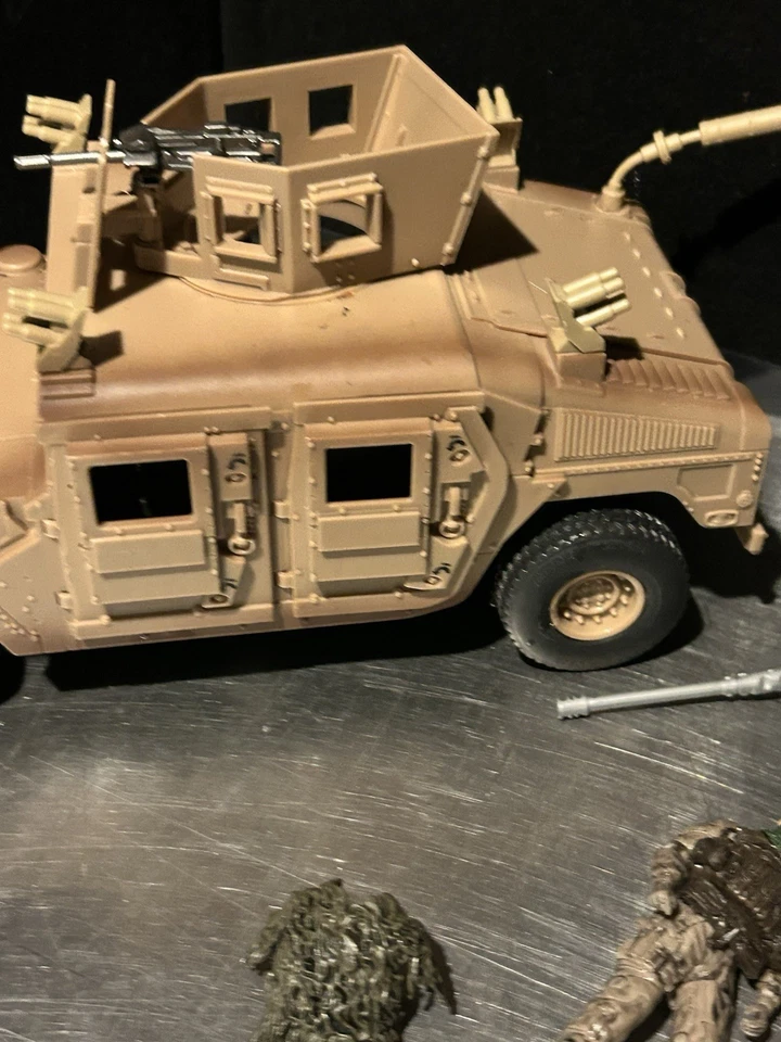 Лот товаров Blue Box Soldiers BBI Elite Force Humvee Лот из 6 Фигурок и Снаряжения - Изображение 4 из 4