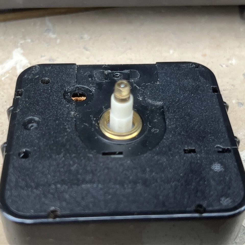 Original KIENZLE QUARTZ Wallclock Movement. New Spare Part_R Teflon Short Pin - Image 2 of 4