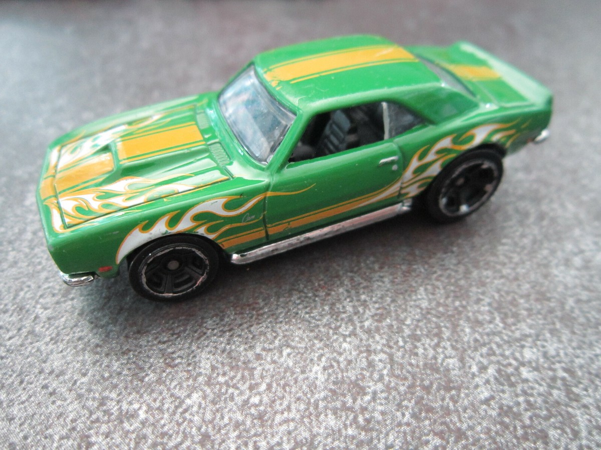 ミニカー HotWheels '68 COPO CAMARO Amazon.com: Hot Wheels - COPO Camaro - '68 - Yellow - HW Art
