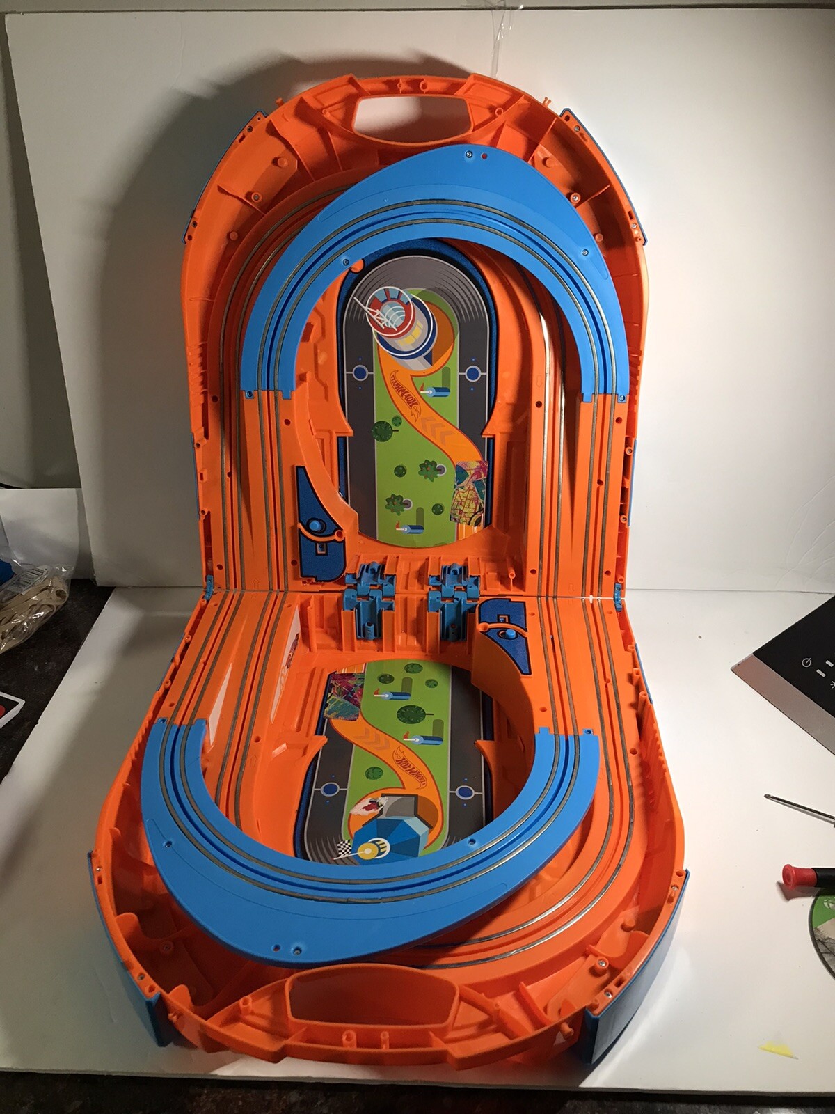 Hot Wheels Carrying Case Slot Car Race Track Set 164 Track Controllers