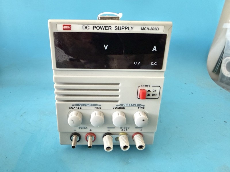 MCH-305B DC Power Supply 0-30V 5A Adjustable Bench Power Supply 5V/2A