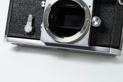 Nikon F - Silver with Nikkor-S Auto 5cm F2 - Non-AI / Tick Mark