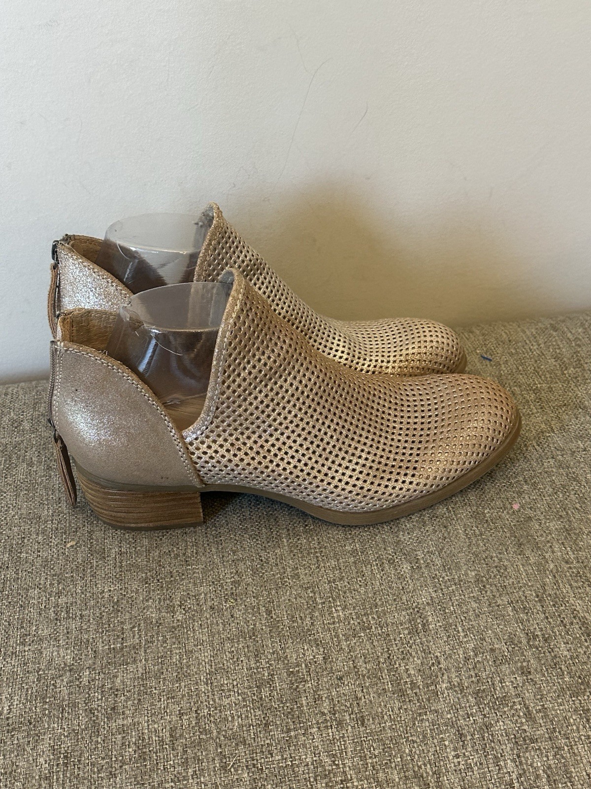 Sofft Perforated Leather Ankle Booties Tan Slip On Low Heel Casual Shoes Size 8