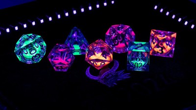 FanRoll GenCon 2024 Exclusive Liquid Core dice set NEW UV-reactive D&D rpg