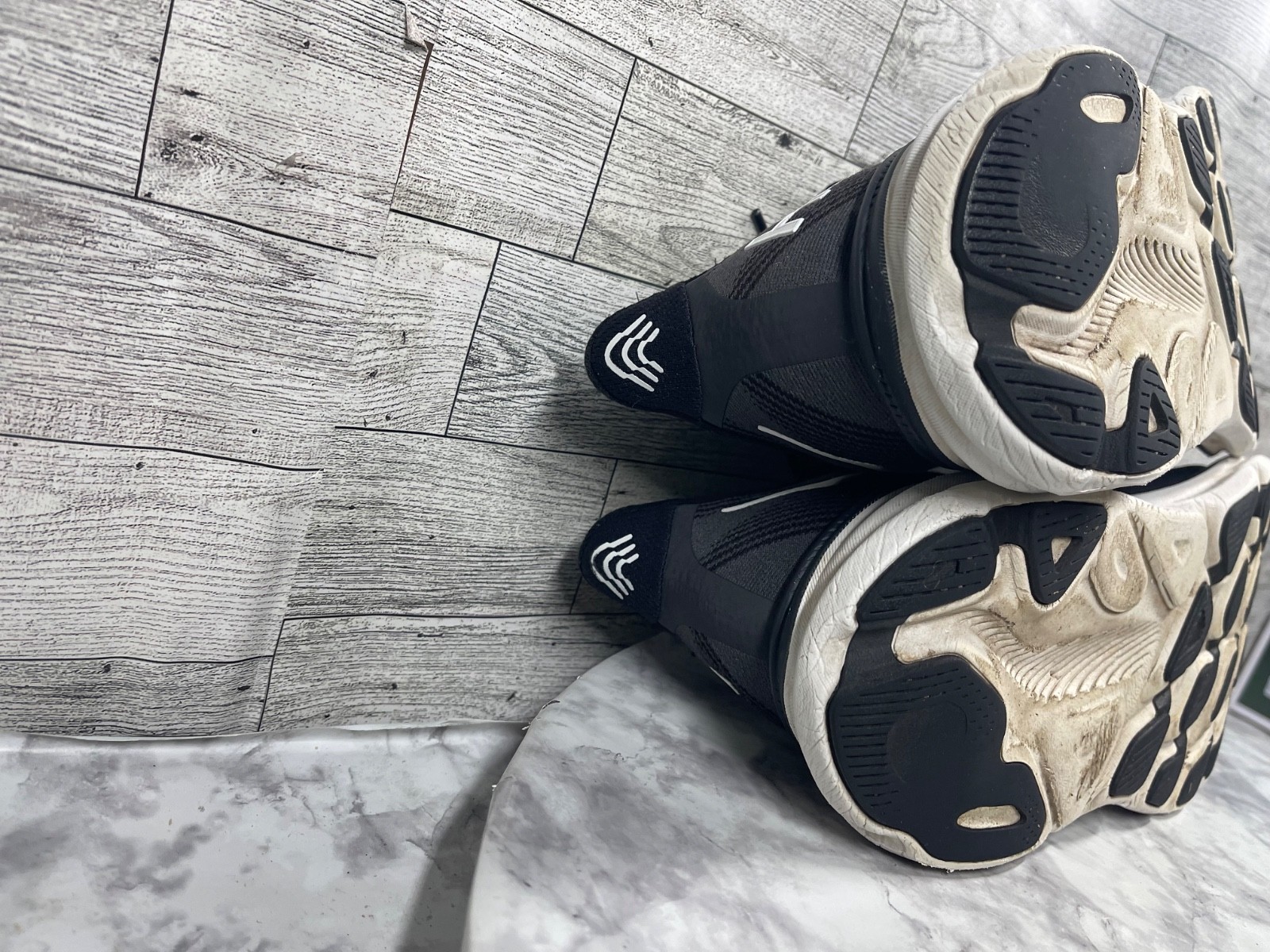 Hoka One One Clifton 10 Sneakers Women 9D Wide Running Shoes Black Trainers thumbnail 16