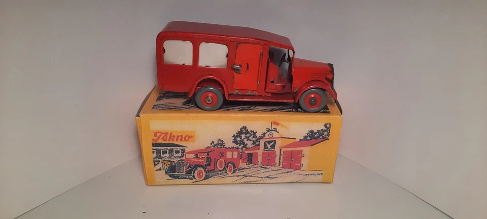 TEKNO de DINAMARCA CAMIÓN AMBULANCIA FALCK 351 HOJALATA EDICIÓN TEMPRANA 1935-1955 Foto 2 de 4