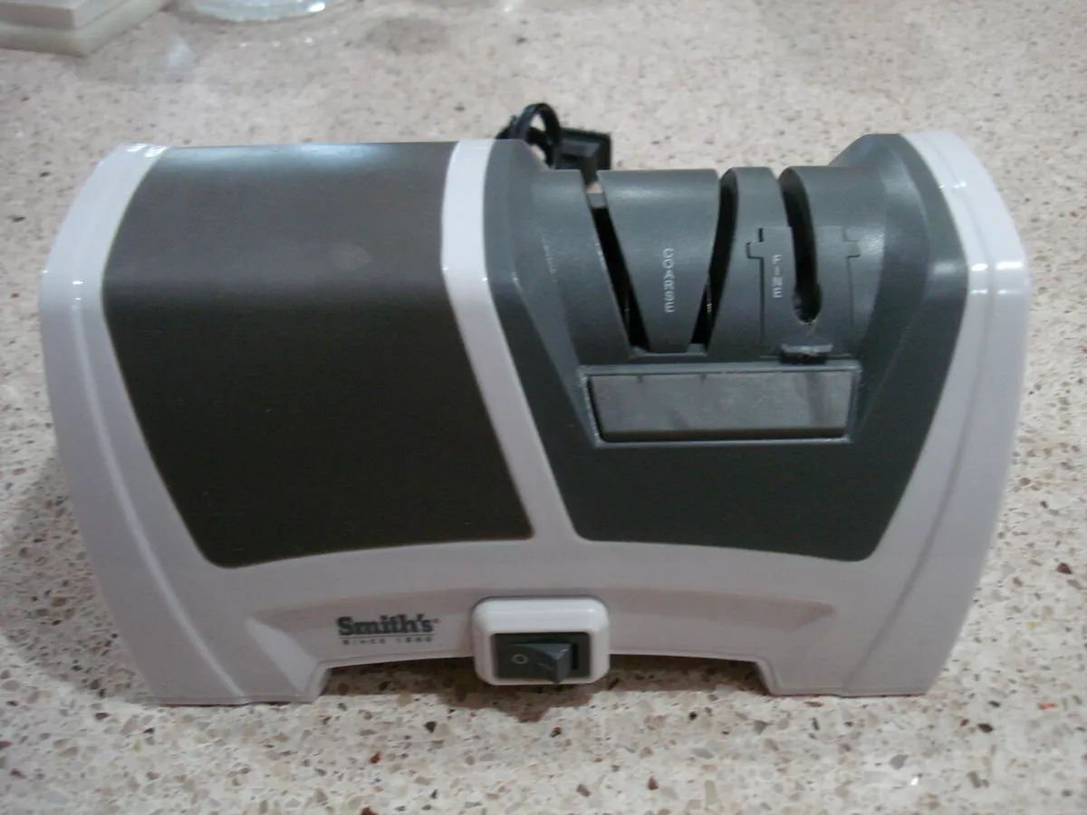 Smith's Consumer Products Electric Knife & Scissor Sharpener