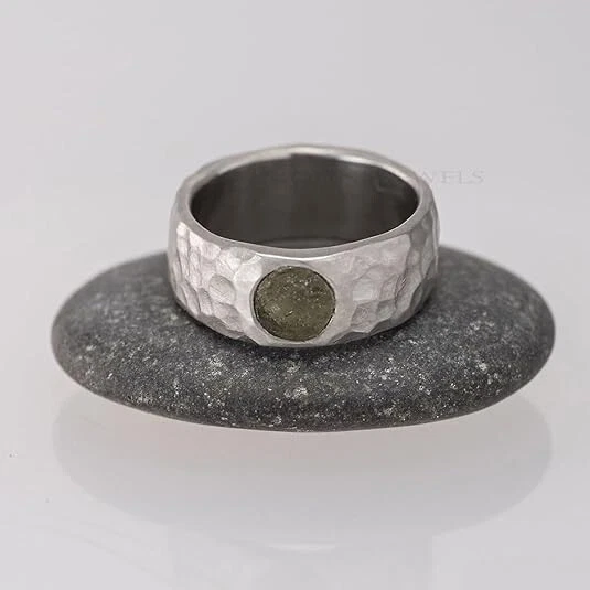 Anillo de plata de ley 925 con moldavita natural para hombre Foto 4 de 4