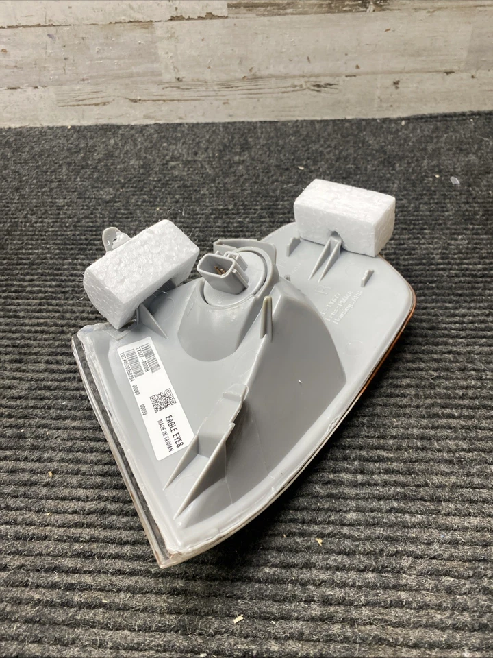 Dorman 1630913 Turn Signal Light Assembly fits 2001 - 2002 Toyota Corolla - Image 4 of 4