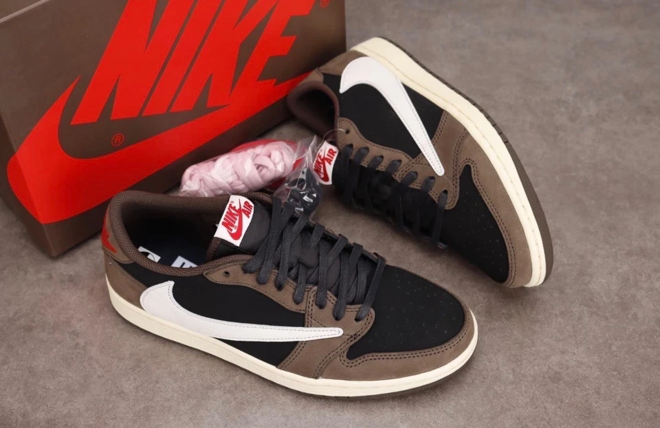 T. SCOTT X NIKE JORDAN 1 LOW OG SP 'MOCHA' - Imagen 3 de 4