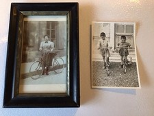 Lot anciennes photos argentiques enfants en trottinette et Femme Sur Vélo Ancien
