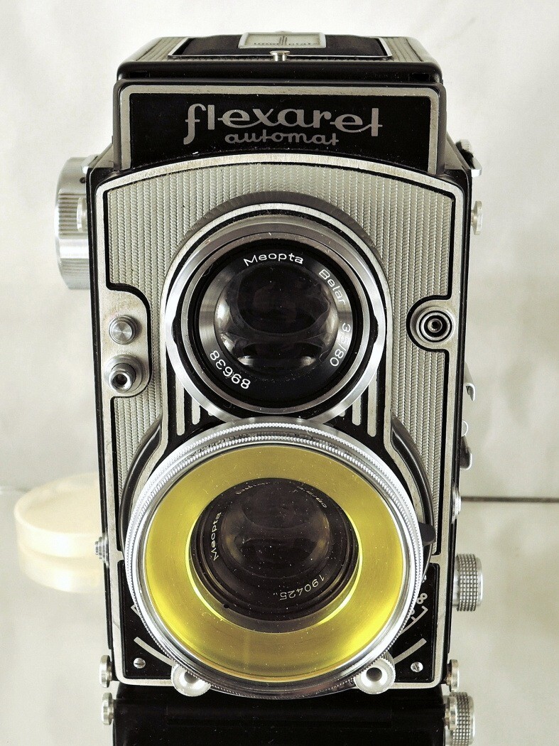 Meopta Flexaret V 二眼レフカメラ with case. Flexaret V TLR camera Meopta Czech circa 1950 – The Curious