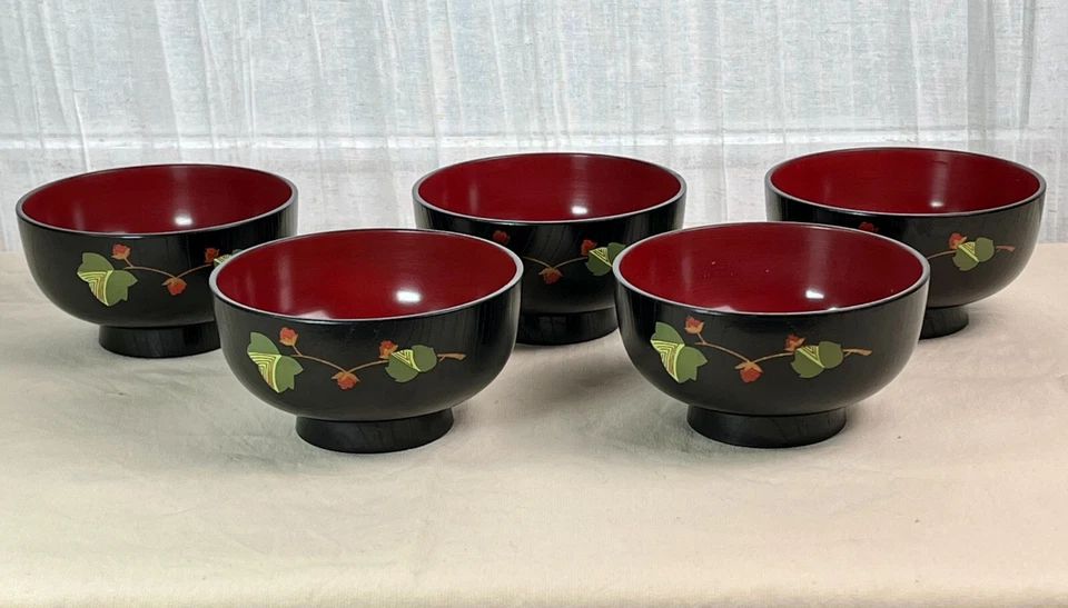 Conjunto de 5 tigelas de sopa asiáticas de laca preta design floral missô - interior vermelho - Imagem 3 de 4