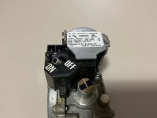 GOODMAN JANITROL AMANA B12826-28 GAS VALVE WHITE RODGERS 36G22Y 202