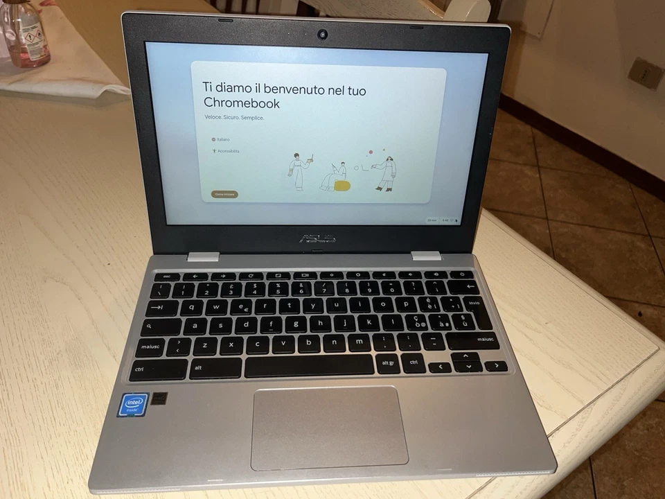 ASUS Chromebook CX1100CNA-GJ0034 11,6" (Intel Celeron N3350, 4GB RAM, 64GB eMMC) - Immagine 2 di 4