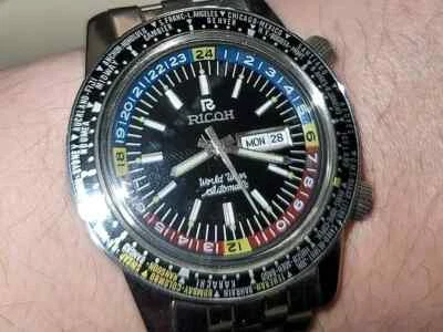 Ricoh World Temps Automatique 43mm Jour Date Noir Hommes Montre ♥ - Photo 1/4