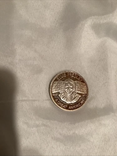 New ListingElvis Presley A Great American Hound Dog Coin Round 1 oz. .999 Silver