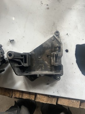 VW T5 2009 2.5 Tdi AXD Alternator Bracket 070903143c