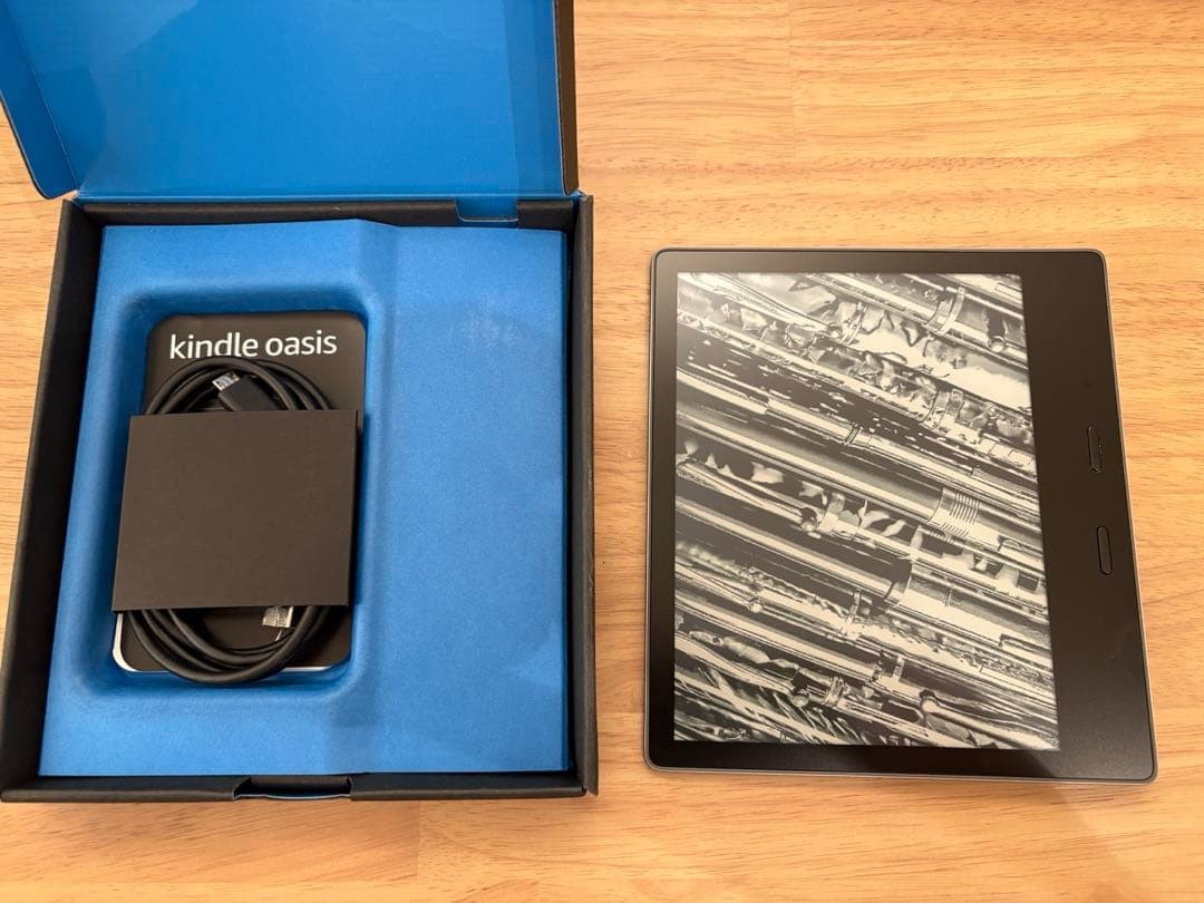 Amazon Kindle Oasis 9th Gen 32GB Wi-Fi 7 in Touch Screen eReader Ad-Free Tested-image