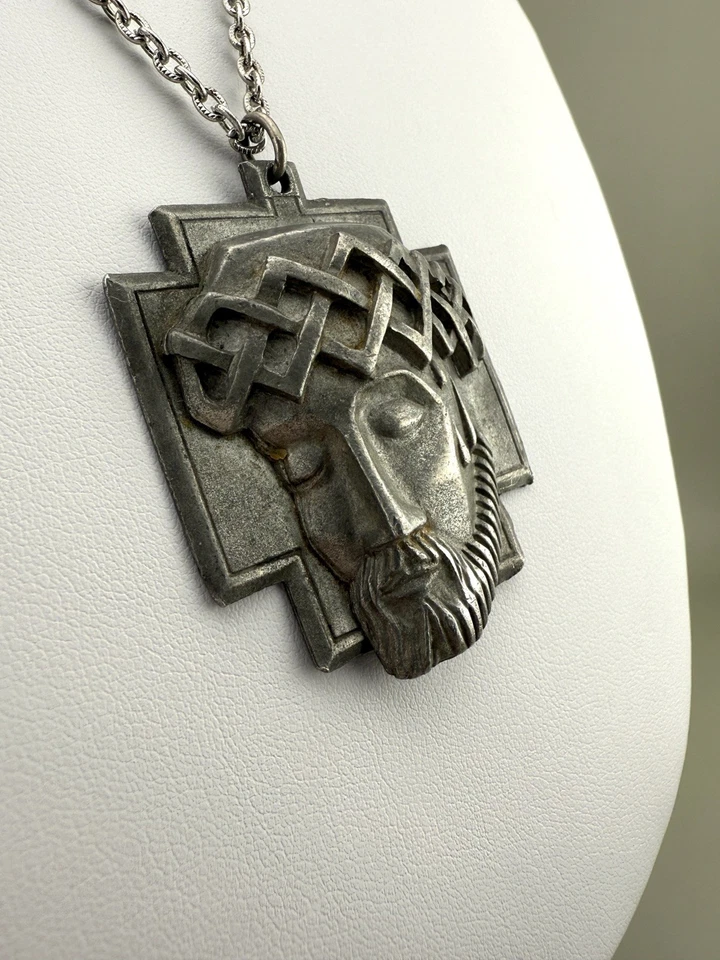 Vintage Cathedral Pewter Jesus Pendant Necklace Large Cross Design 24in Chain - Image 4 of 4
