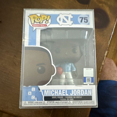 Funko Pop! Basketball Michael Jordan UNC #75 Vinyl Figure w/ Protector