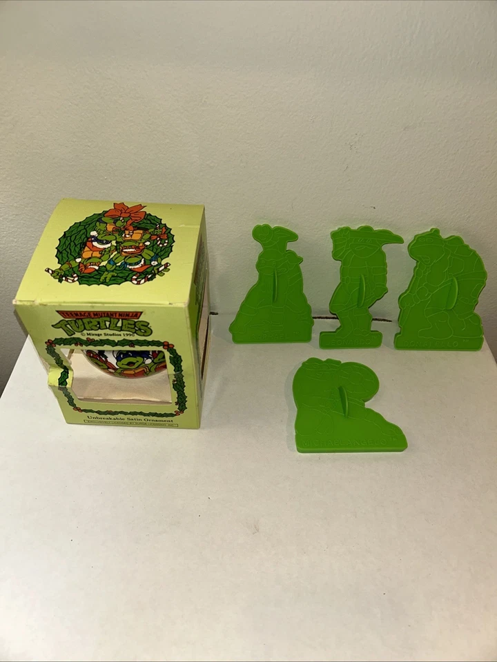 Cortadores de galletas Wilton Teenage Mutant Ninja Turtles de colección 1990 con adorno colgante Foto 2 de 4