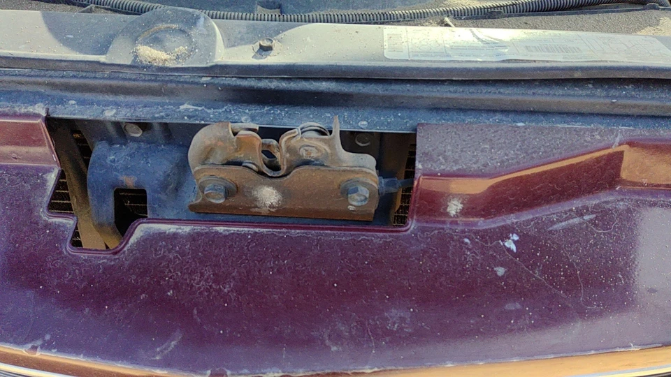 1995-2000 Gmc Yukon Hood Latch Assembly With Bracket Oem - Image 3 of 4