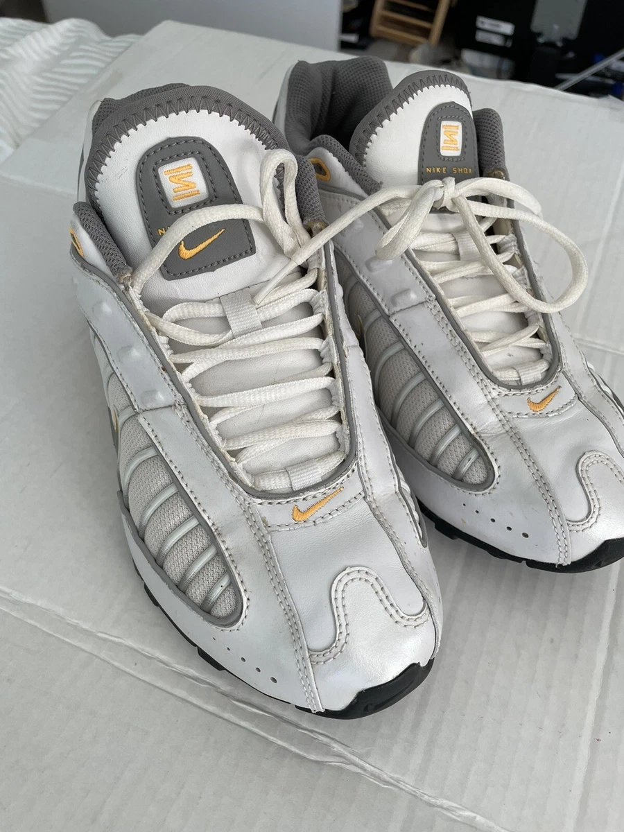 Womens nike shox size 7.5 hotsell