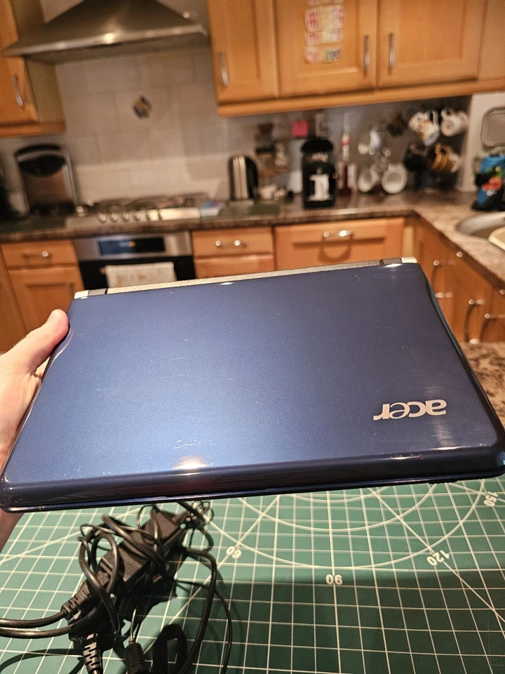 Acer Aspire One Laptop D150-1Bb - WinXP Notepad PC Computer - Read Description - Image 3 of 4