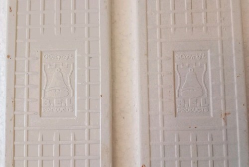 A Pair of B.E.L Products Vintage Ceramic Cream & Gold Pattern Door Finger Plates - Picture 5 of 5