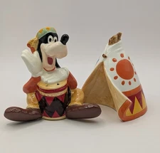 Enesco Disney Indian Native American  Goofy Salt & Pepper Shakers Set Mickey&Co