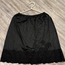 VTG 80  s Women  s Lorraine Black Satin Nylon Wide Floral Laced Hem Half Slip L