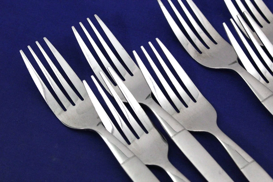 Set of 4 Dinner forks Farberware Alexandria Stainless Flatware Frosted Handle - Image 2 of 4