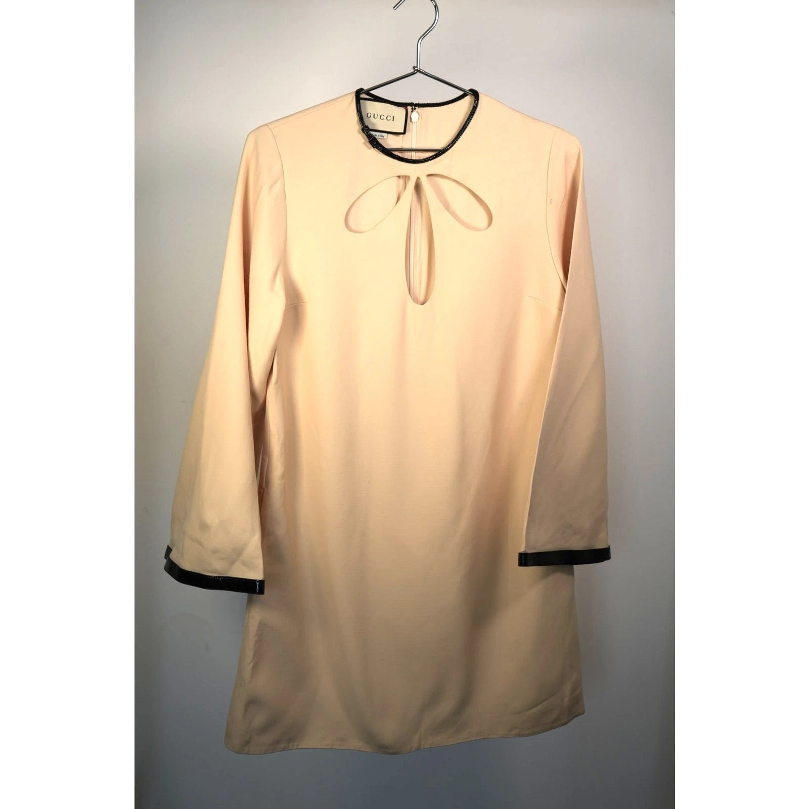 Mini robe Gucci avec décolleté trou de serrure et manches cloche crème taille 40 