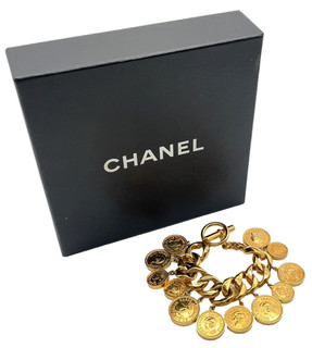 Auténtico brazalete CHANEL vintage marca de coco moneda encanto GP 175 79 g con caja SK120452
