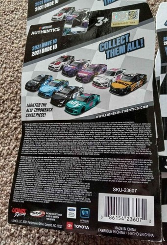 NEW! NASCAR AUTHENTICS 1:64 DIECAST 2021 WAVE-10 KYLE LARSON #5 FREIGHTLINER - Picture 5 of 5