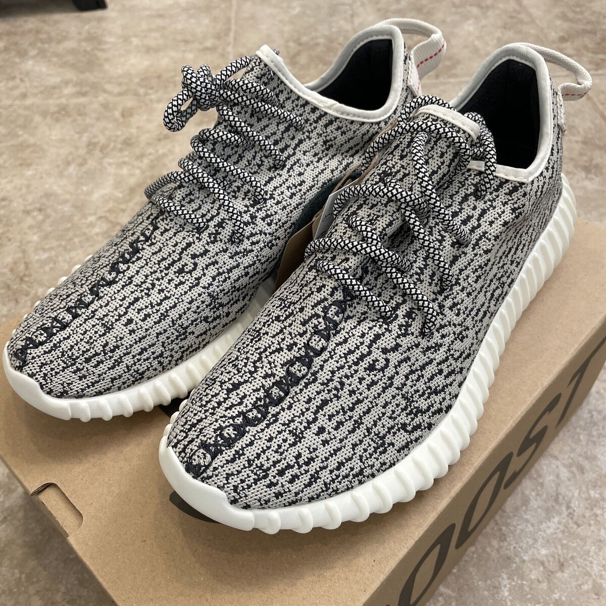 Адидас черепашки. Yeezy 350 Turtle dove. Кроссовки адидас черепахи.