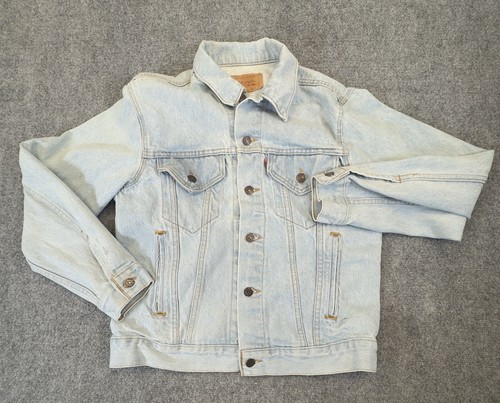 Vintage Levis 70506-0211 Size M Trucker Light Wash Denim Jacket Made in USA