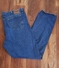WRANGLER RUGGED WEAR MENS BLUE DENIM  WORK JEANS TAG SIZE 44X34 FREE SHIPPING 