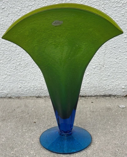 BLENKO ART GLASS TWO-COLOR FAN VASE WITH ORIGINAL LABEL & SIGNATURE....MINT 2002