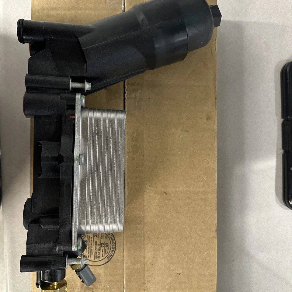 Carcasa de filtro de aceite Mopar Foto 2 de 2